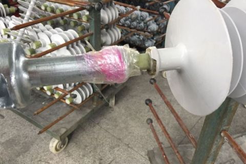 Problemi di qualità della sigillatura dell'estremità dell'isolatore composito