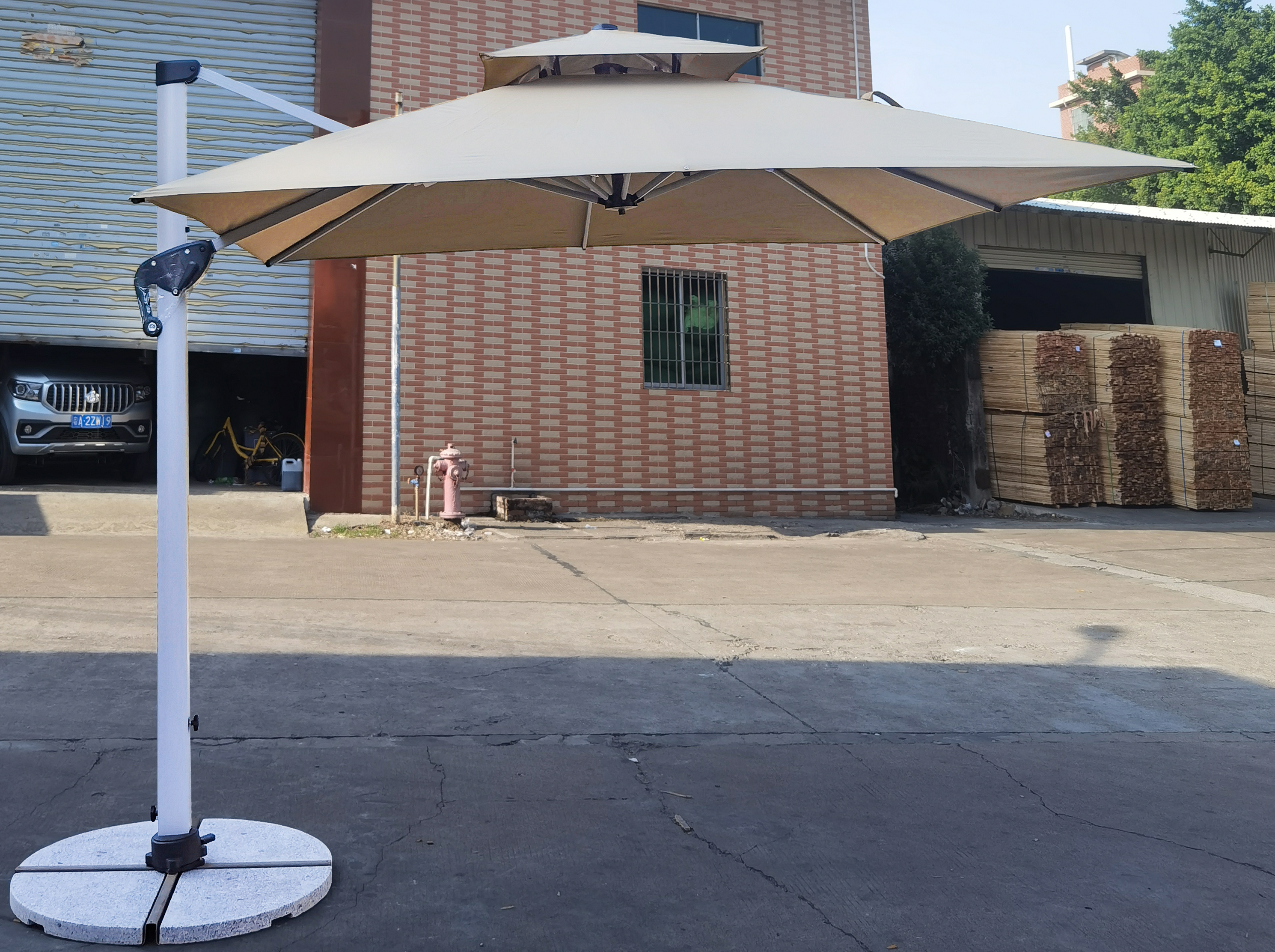 Solar Led Light Commercial Outdoor Cantilever Umbrella