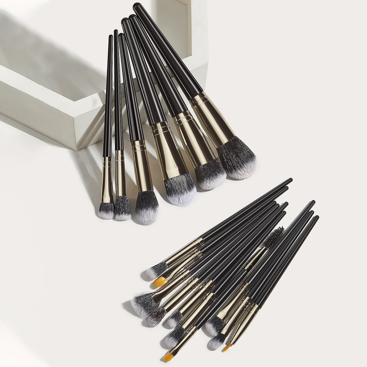 Makeup Brush Kit High Quality 16 Pcs Black Nylon Hair Wood Handle Custom Logo Makeup Brush Set Cosmetic