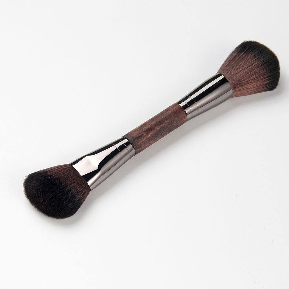 Creacent-shaped Contour Brush For Cream Bronzer