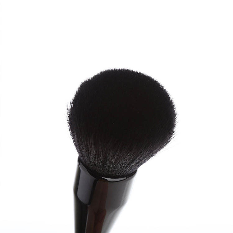 The Super Small 3D-shaped Foundation Brush