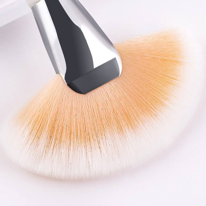 Pro Sythetic Full Fan Makeup Brush