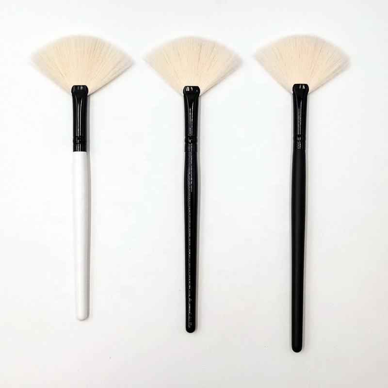 Synthetic Fan Makeup Brush