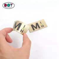 Costurar impressão personalizada em relevo logotipo da marca patch de couro PU dourado para jeans