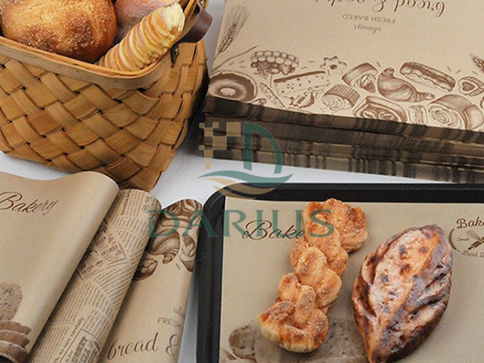 Do que é feito o papel de prato usado no restaurante