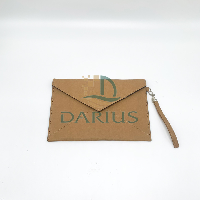 Wasbare papieren clutch met riem voor dames