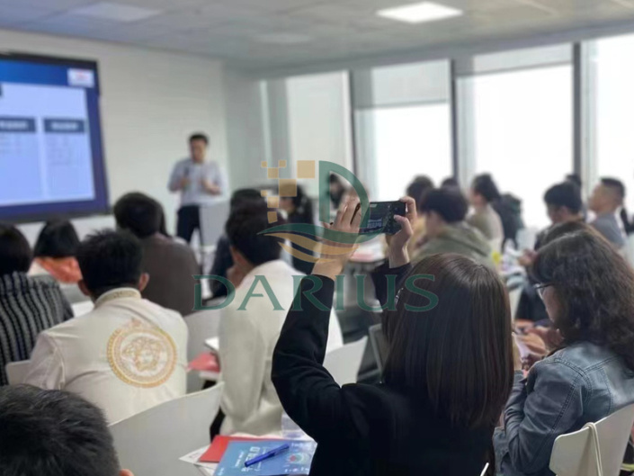 Bijeenkomsten van verschillende afdelingen in onze fabriek