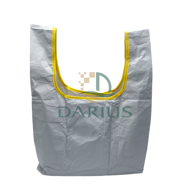 Harmaa paperi uudelleenkäytettävät ostoskassit kahvoilla