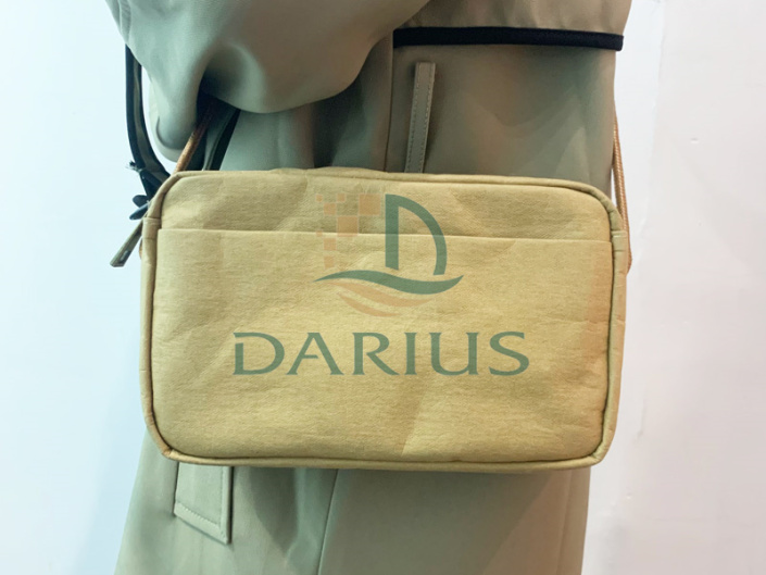 Vapauta tyyli ja toimivuus pestävällä naisten crossbody-pussillasi