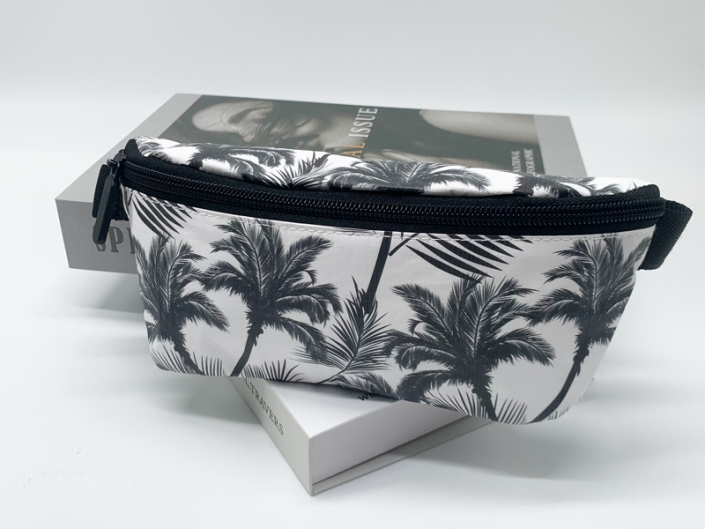 Conheça as minibolsas crossbody feitas em papel Tyvek