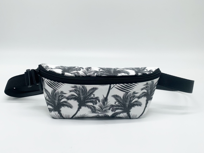 Tutustu Mini Crossbody Tyvek Paper Bagin toimivuuteen