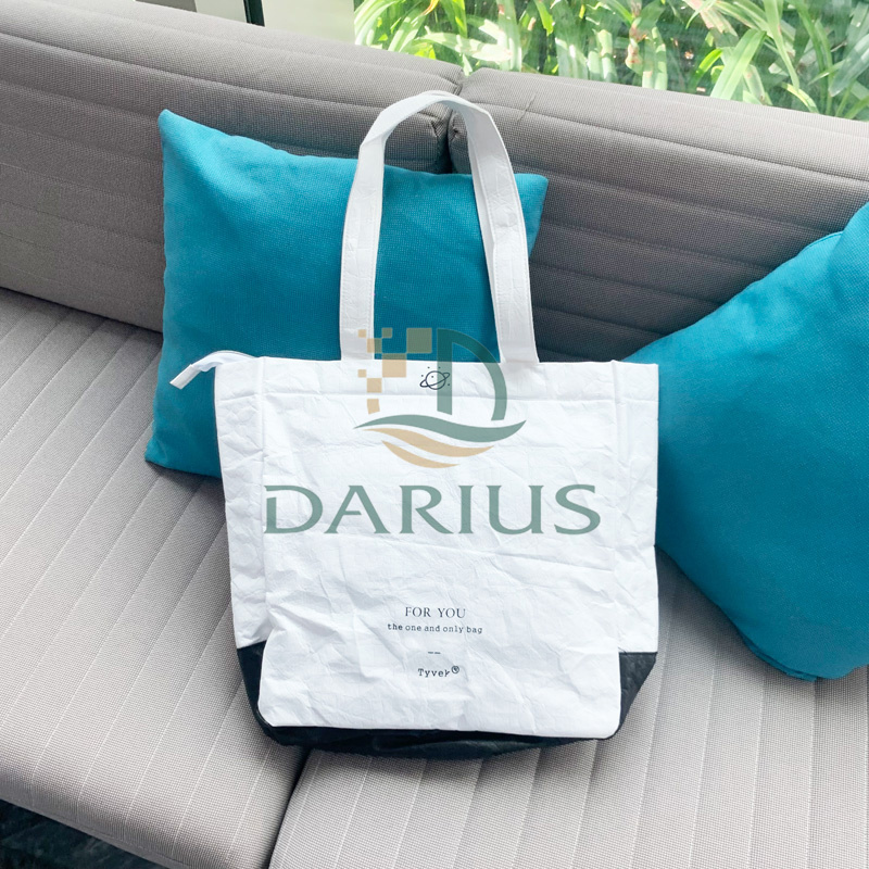 Ympäristöystävällinen valkoinen vetoketju vedenpitävä naisten pestävä Tyvek-paperikassi