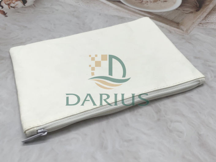 A solução para bolsas de retoque de maquiagem brancas