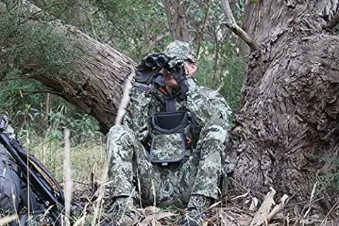 Características de los binoculares de caza Sling Chest Pack con protector de lluvia