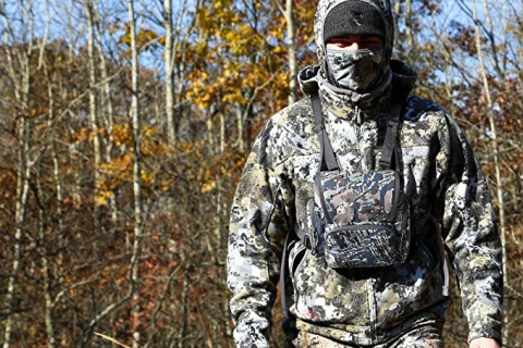 Características do colete de mochila Bino Hunting Chest Pack com bolso telêmetro