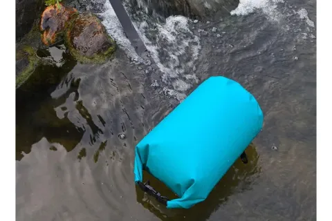Manténgase seco y listo para la aventura con la bolsa seca impermeable Ocean Pack de 10 litros para kayak
