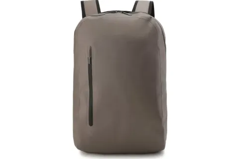 Esteja pronto para a aventura com a mochila seca à prova d'água masculina de 30 litros com compartimento para laptop