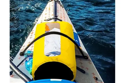 ابقَ جافًا وطفو على الماء: حقائب جافة عائمة مقاومة للماء لمغامرات التجديف بالكاياك