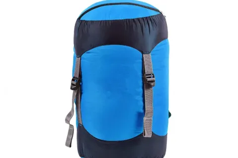Restez au sec et économisez de l'espace – Le sac de compression imperméable ultime pour votre sac de couchage