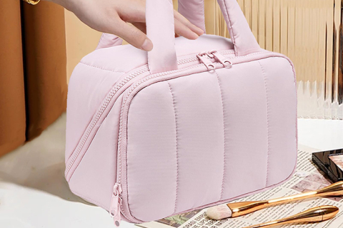 Trousse de maquillage rose chic : le style rencontre la fonctionnalité