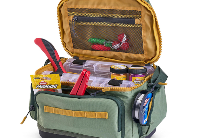 Come posso evitare che gli ami a tre punte si aggroviglino con altre esche all'interno della borsa?