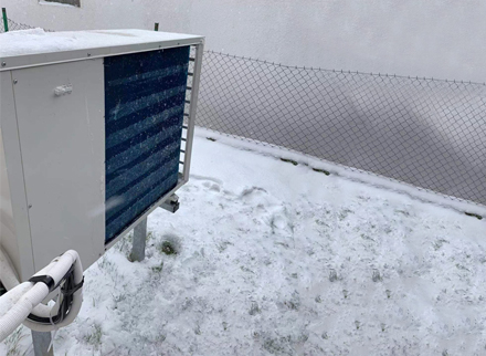 In Italien installierte DC-Inverter-Wärmepumpe