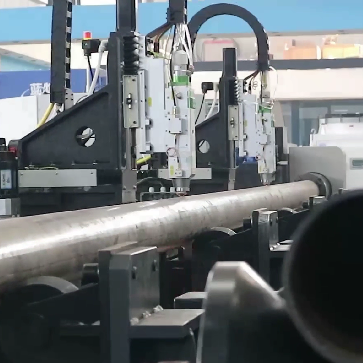 DOUBLE-HEAD LASER CUTTING MACHINE