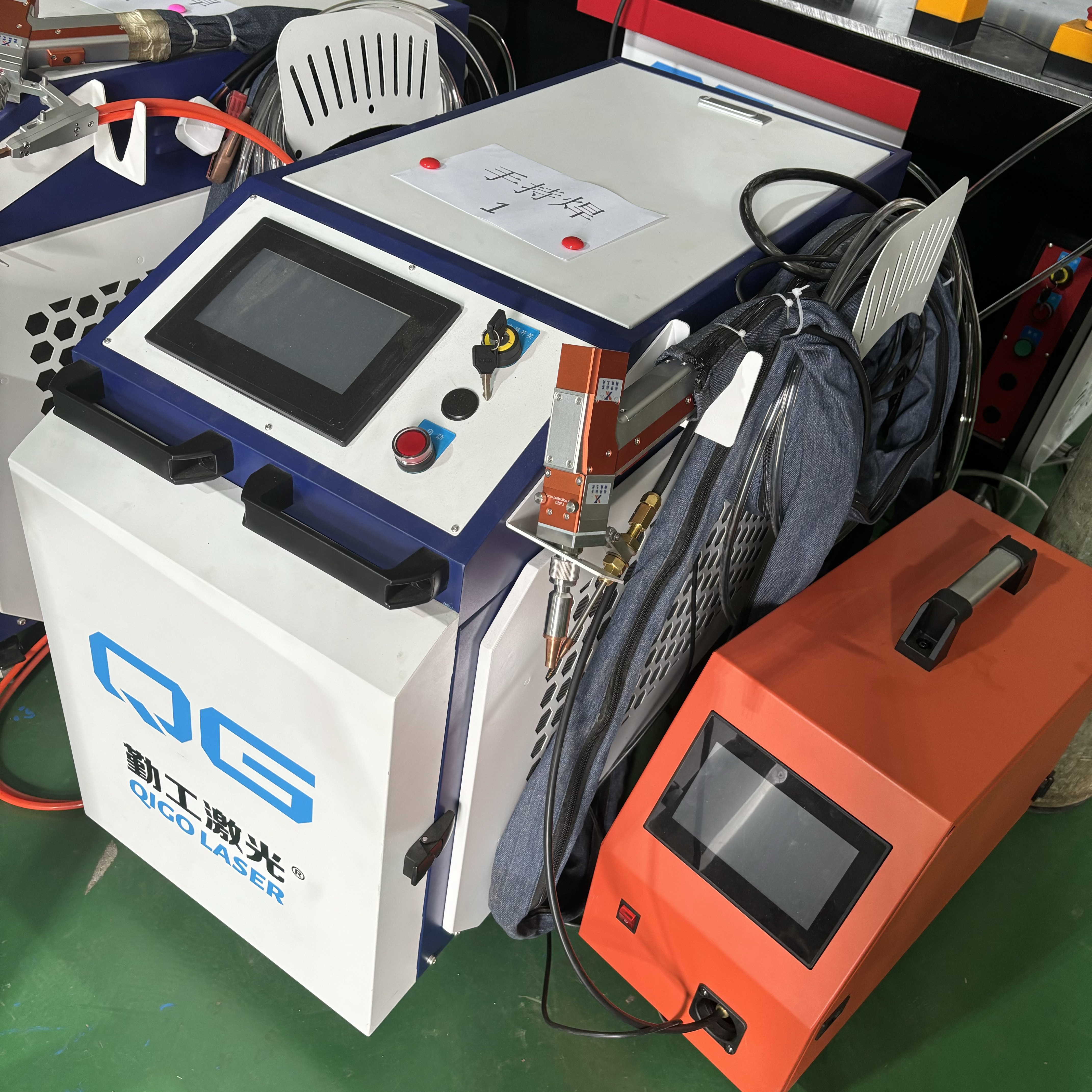 Handheld laser welding machine