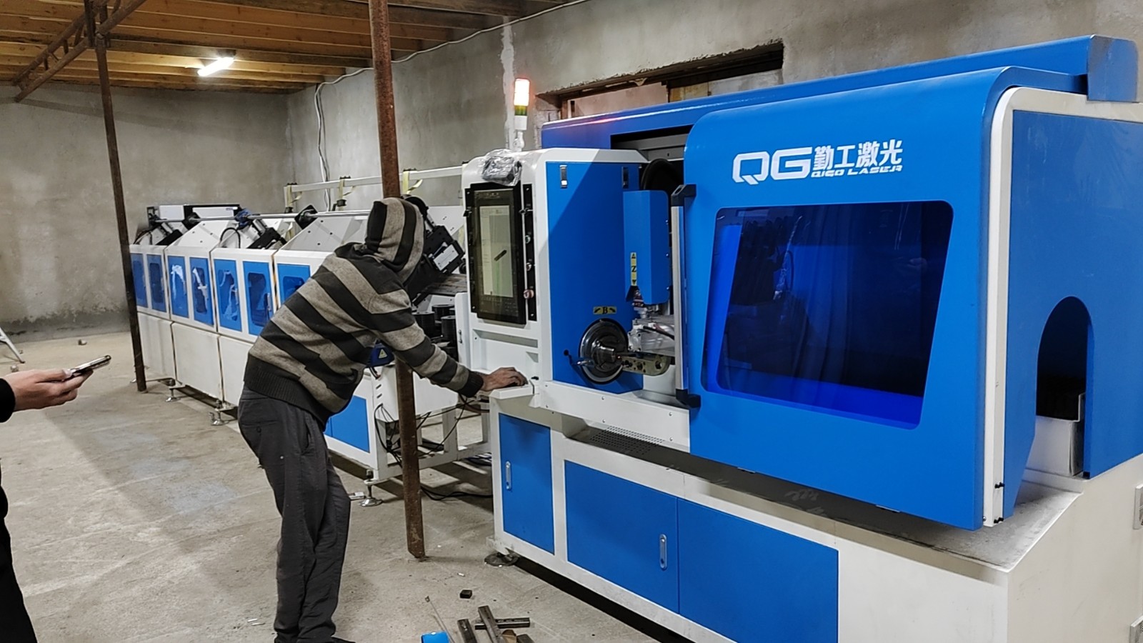 laser pipe cutting machine
