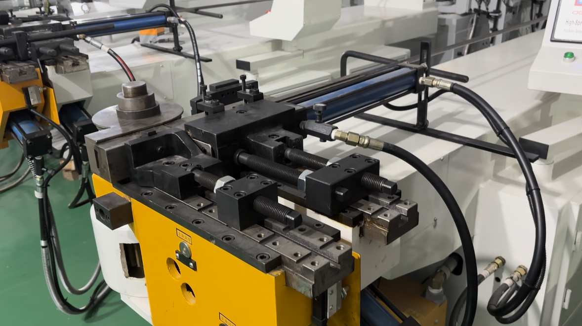 pipe bending machine