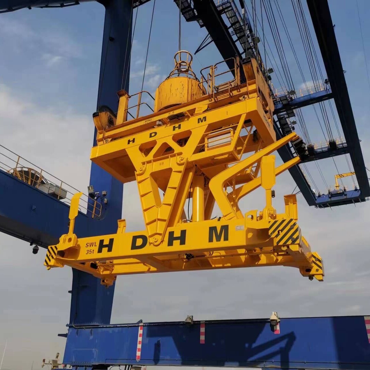 The core of port heavy-duty equipment: precision manufacturing of container spreader frame
