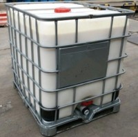 Styrene acrylic polymer adhesive for manufacturing cooling pads