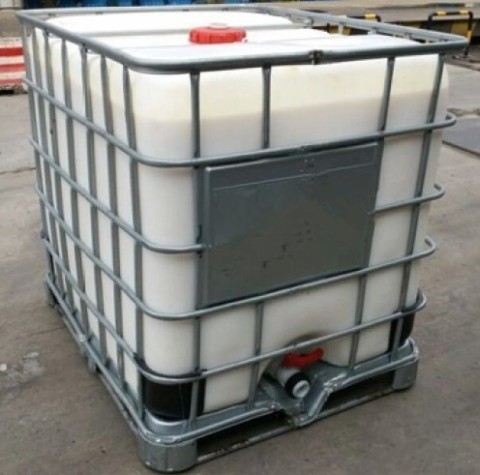 Styrene acrylic polymer adhesive for manufacturing cooling pads