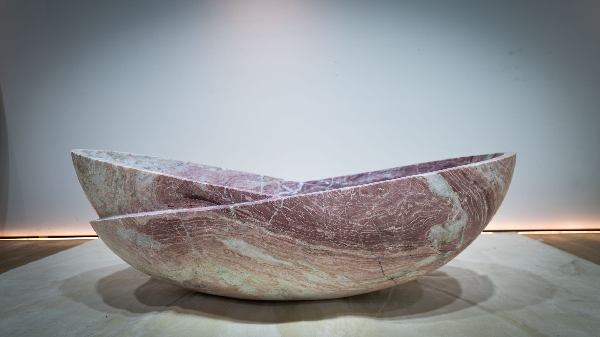 1650X810X560 Four Season Pink Marble Bathroom Four Season Pink Marble Bathroom Bathtub Bathtub 1.65m Irregular Design 2