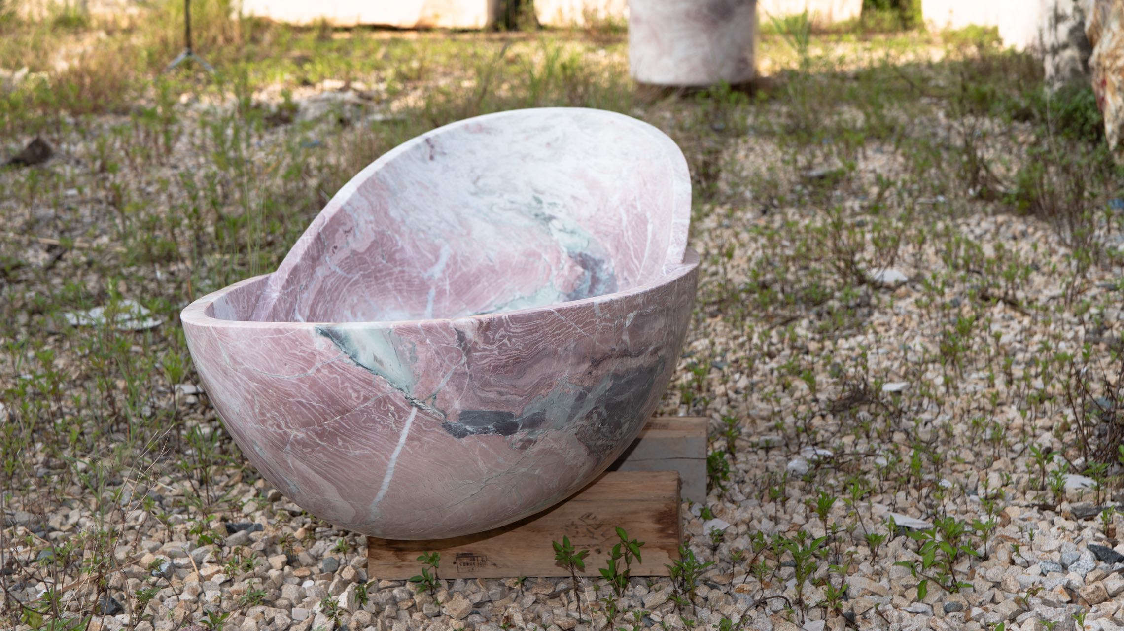 1650X810X560 Four Season Pink Marble Bathroom Four Season Pink Marble Bathroom Bathtub Bathtub 1.65m Irregular Design 2