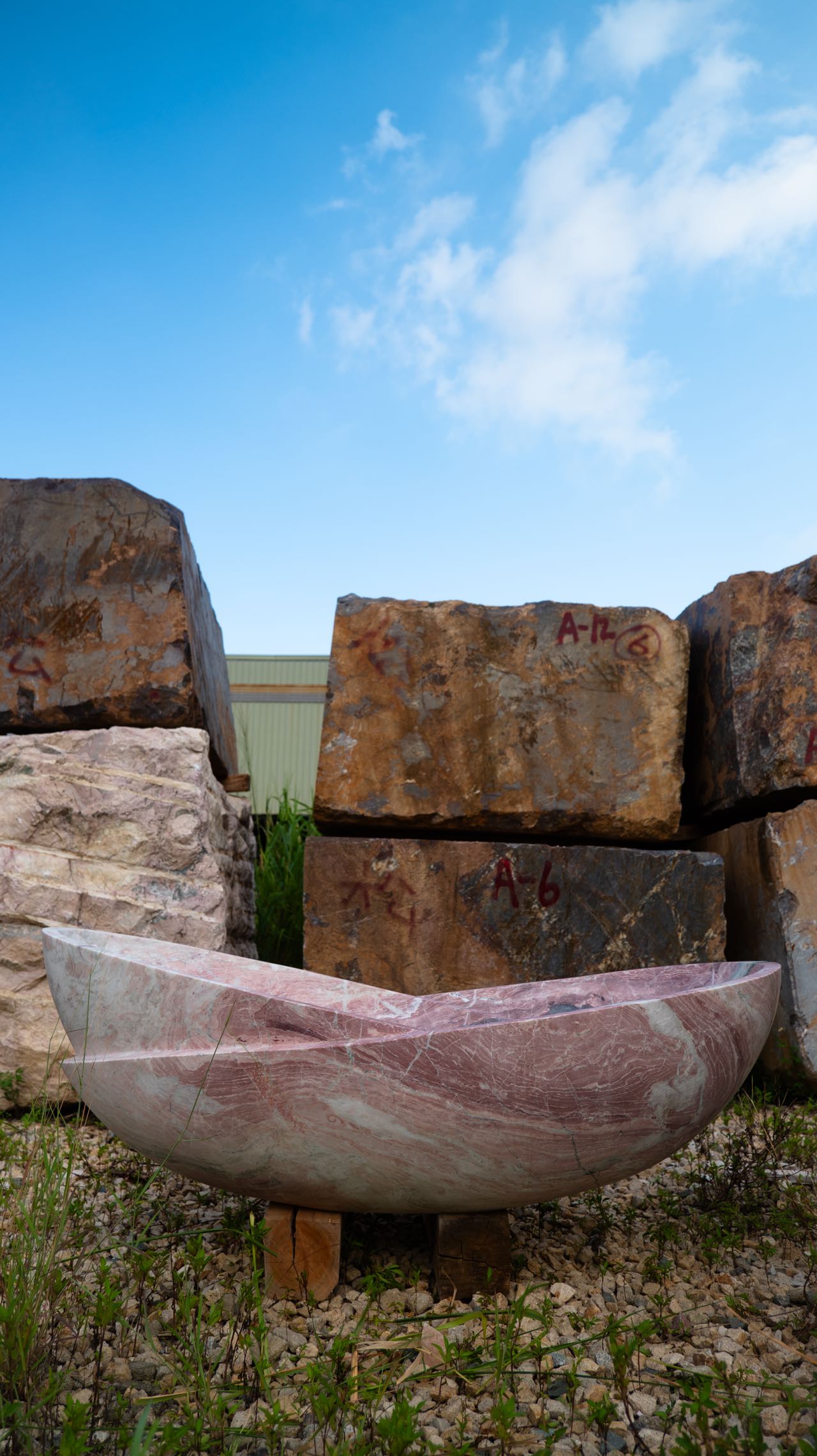 1650X810X560 Four Season Pink Marble Bathroom Four Season Pink Marble Bathroom Bathtub Bathtub 1.65m Irregular Design 2