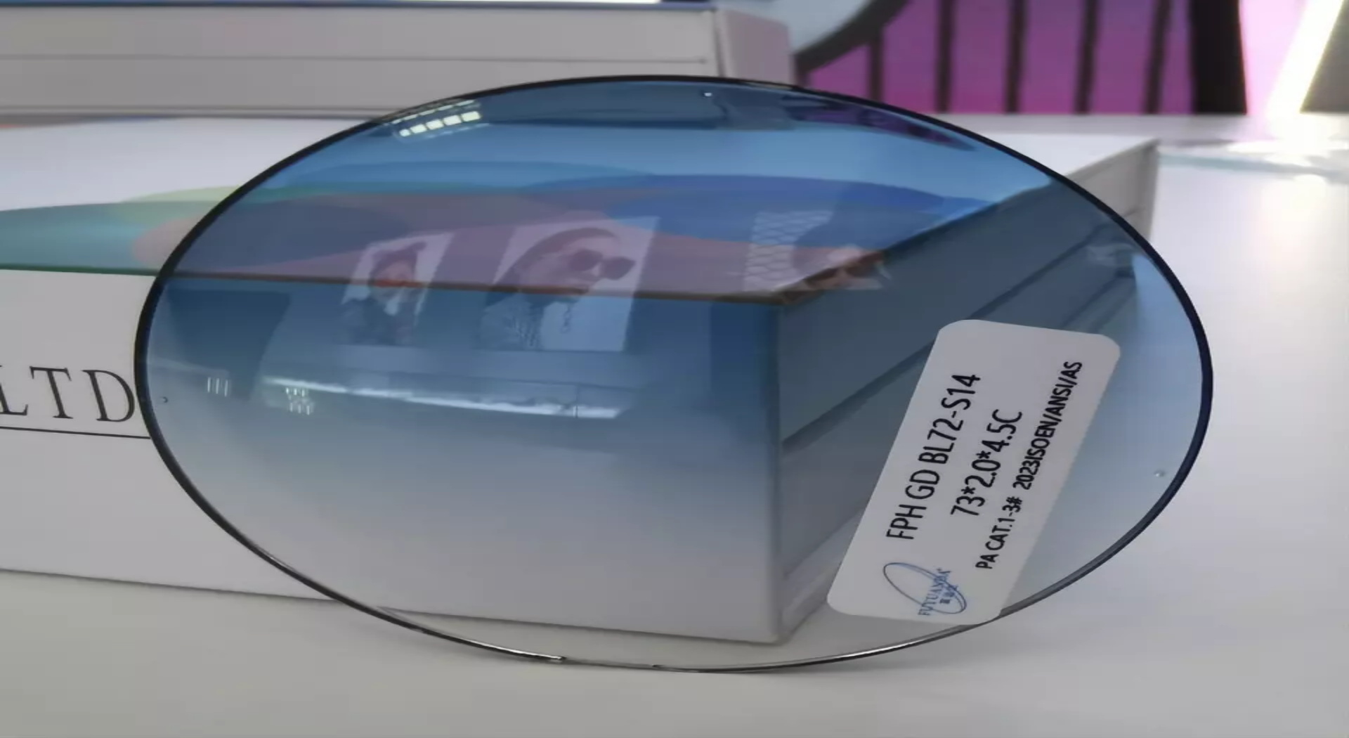 Photochromic lens