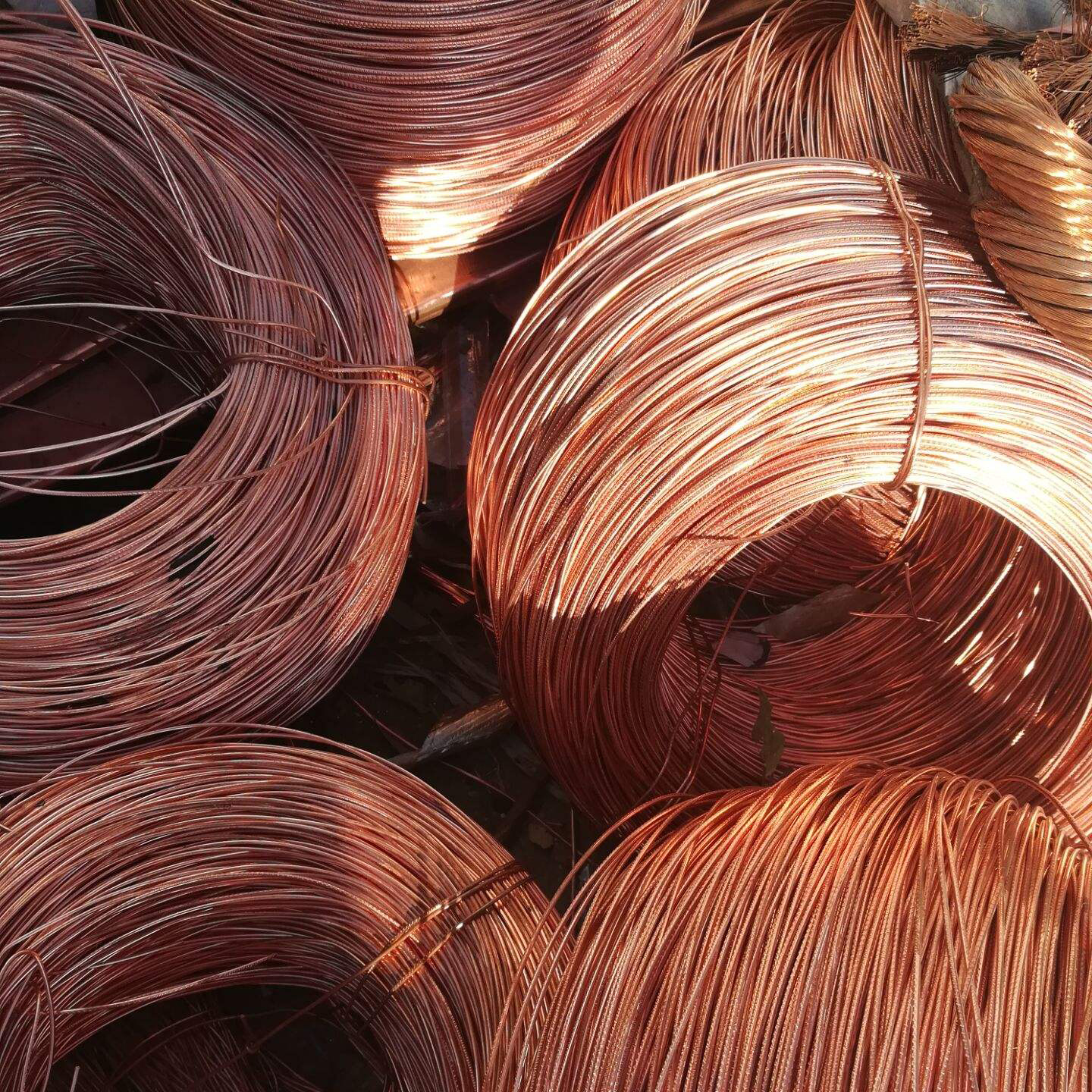 Chine Fil de cuivre nu 99,9 pour cent fabricants et usine de cuivre pur -  Tailles, prix - NOUVEAU LUXING