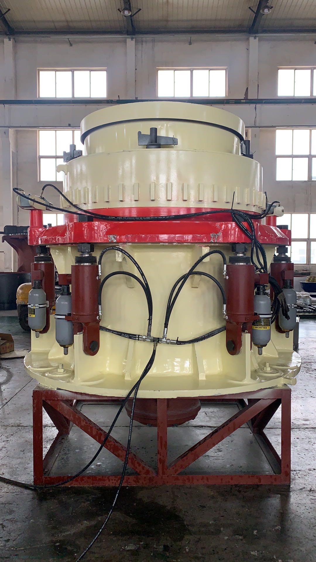 A diferença entre britador de cone de mola e britador de cone hidráulico