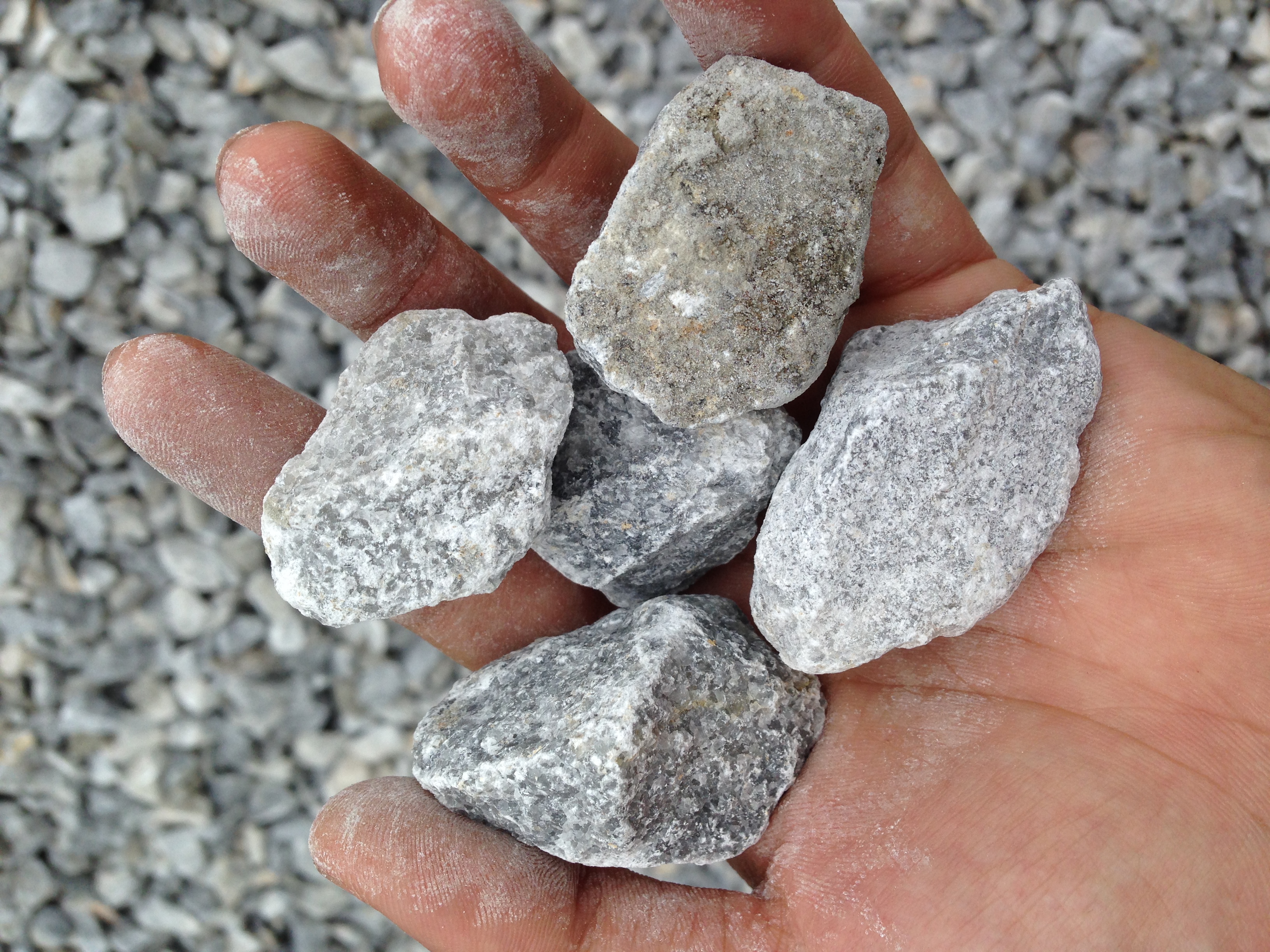 Triturador de pedra comum pode ser realizado respectivamente nesse nível de operações de britagem