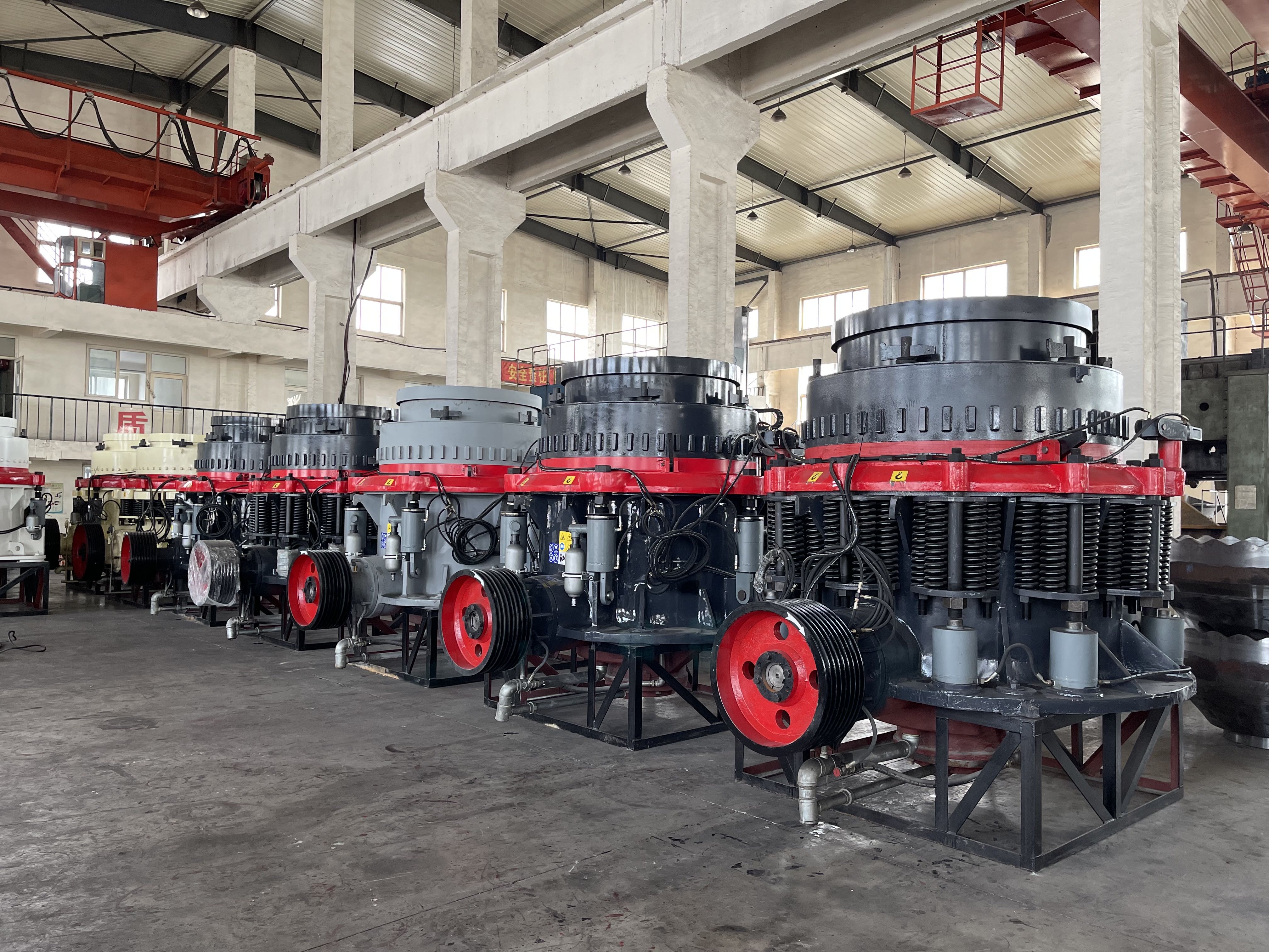 Что лучше: одноцилиндровая гидравлическая конусная дробилка или многоцилиндровая гидравлическая конусная дробилка?