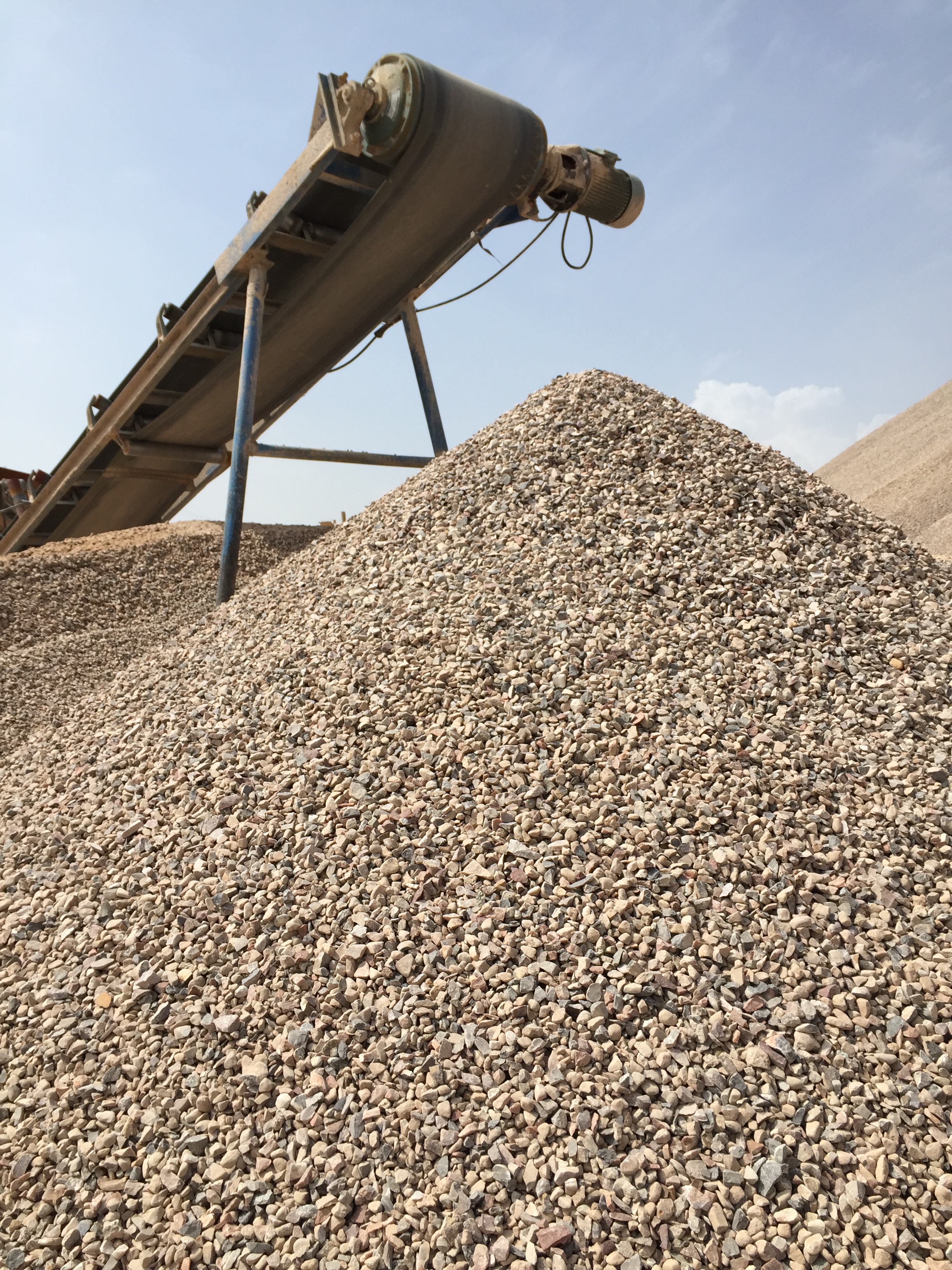 Quem produz mais pó, o britador de impacto ou o britador cônico? Como resolver o problema da grande quantidade de produção de pó?