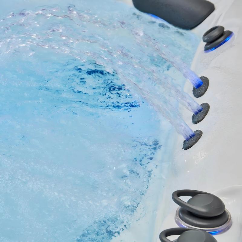 Are acrylic spa massage bathtubs prone to cracking?
