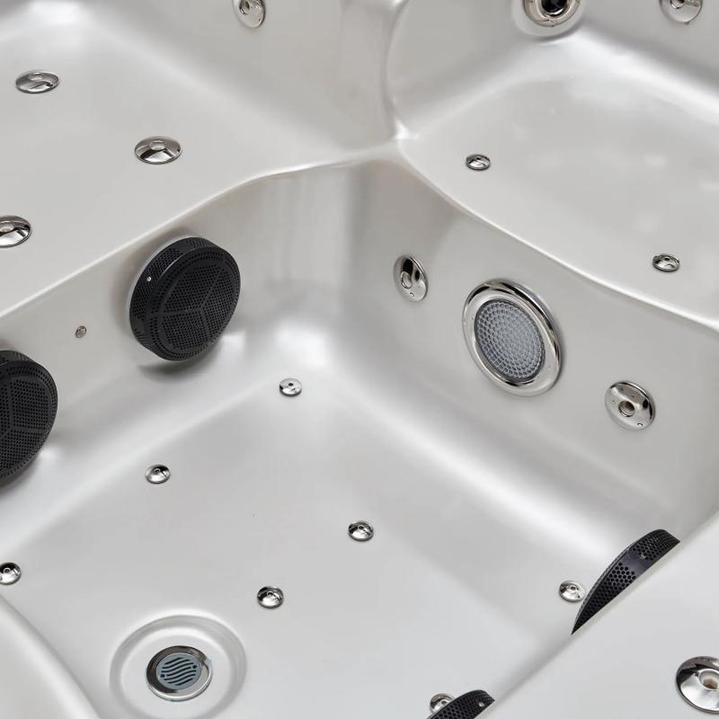 Can I rinse my hydrotherapy spa tub with vinegar?