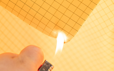 Antistatisches ESD- und flammhemmendes Polyestergewebe 0,8 Gitter für Arbeitskleidung