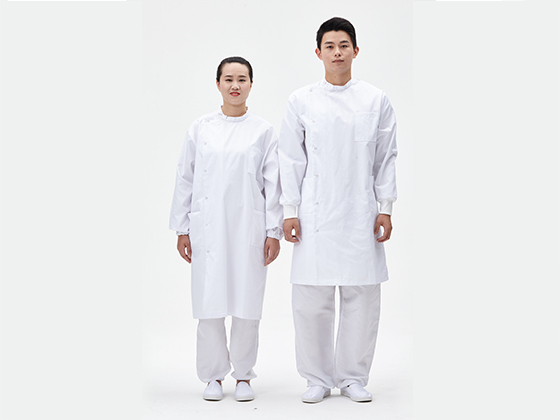 ¿Qué son los uniformes para salas blancas?