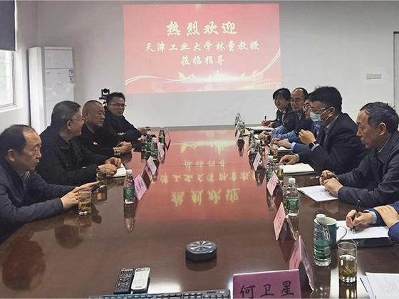 قام فريق بقيادة البروفيسور لين تونغ من جامعة تيانجين للتكنولوجيا بزيارة معهد جيانغسو لأبحاث المنسوجات لإجراء الأبحاث والتبادلات