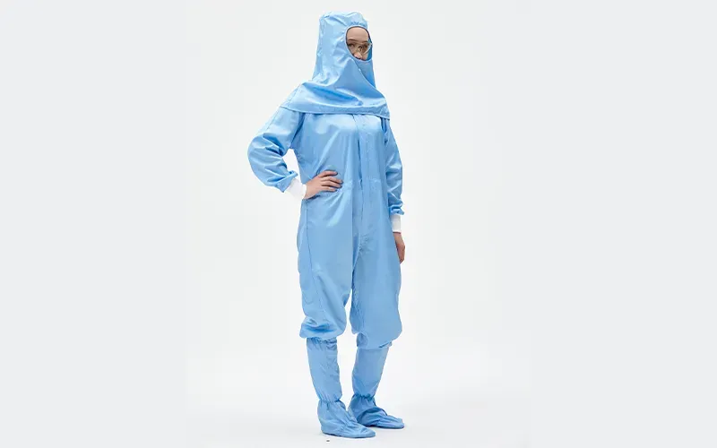 Vêtements antistatiques, y compris un chapeau de style châle et des chancelières