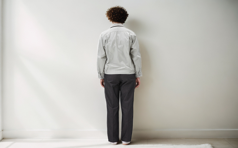 Anti-static long-sleeved suit with collar