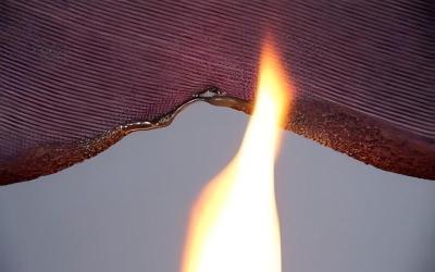 Wie testet man die flammhemmenden Eigenschaften von Stoffen?